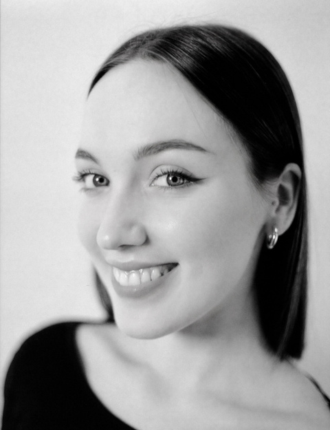 Polina. 尼基塔·杰米多夫