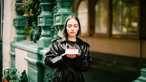 Polina，生日快乐！. 尼基塔·杰米多夫